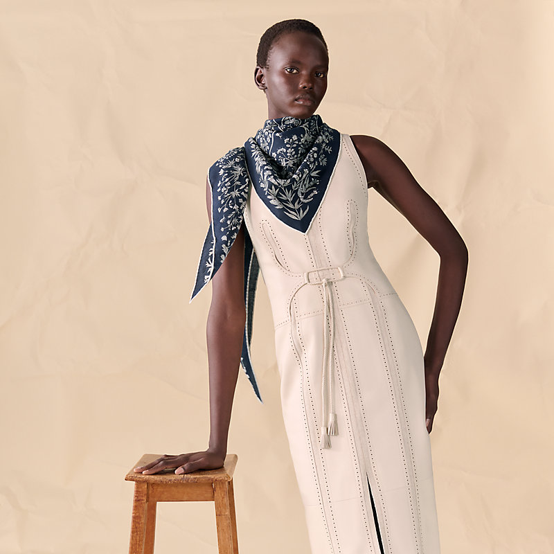 HERMES エルメス カシミアシルク ドラゴン柄 三角形ストール HERMES